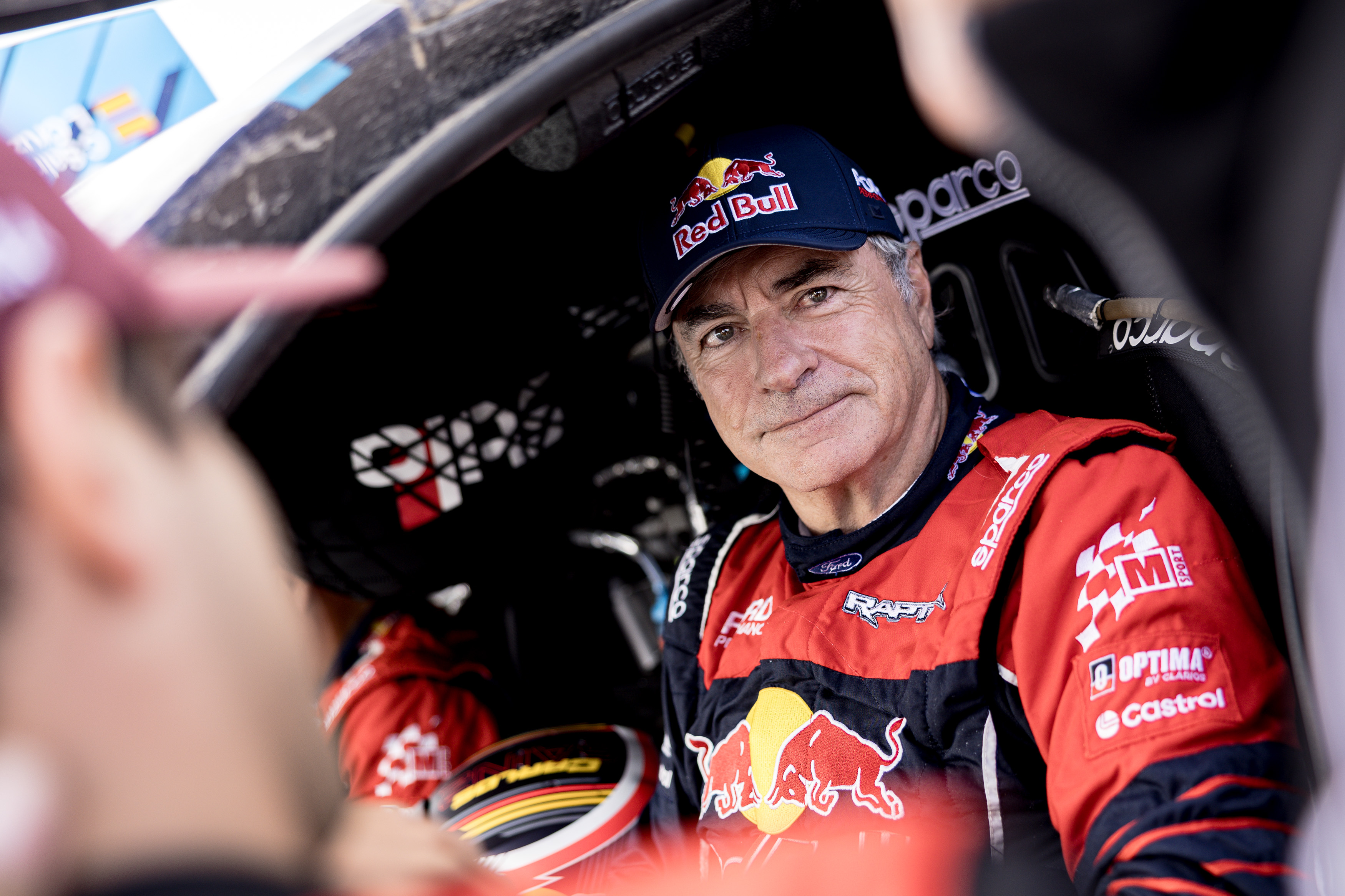 Carlos Sainz Sr., a legend of rally raid, brings invaluable experience to the Ford team.